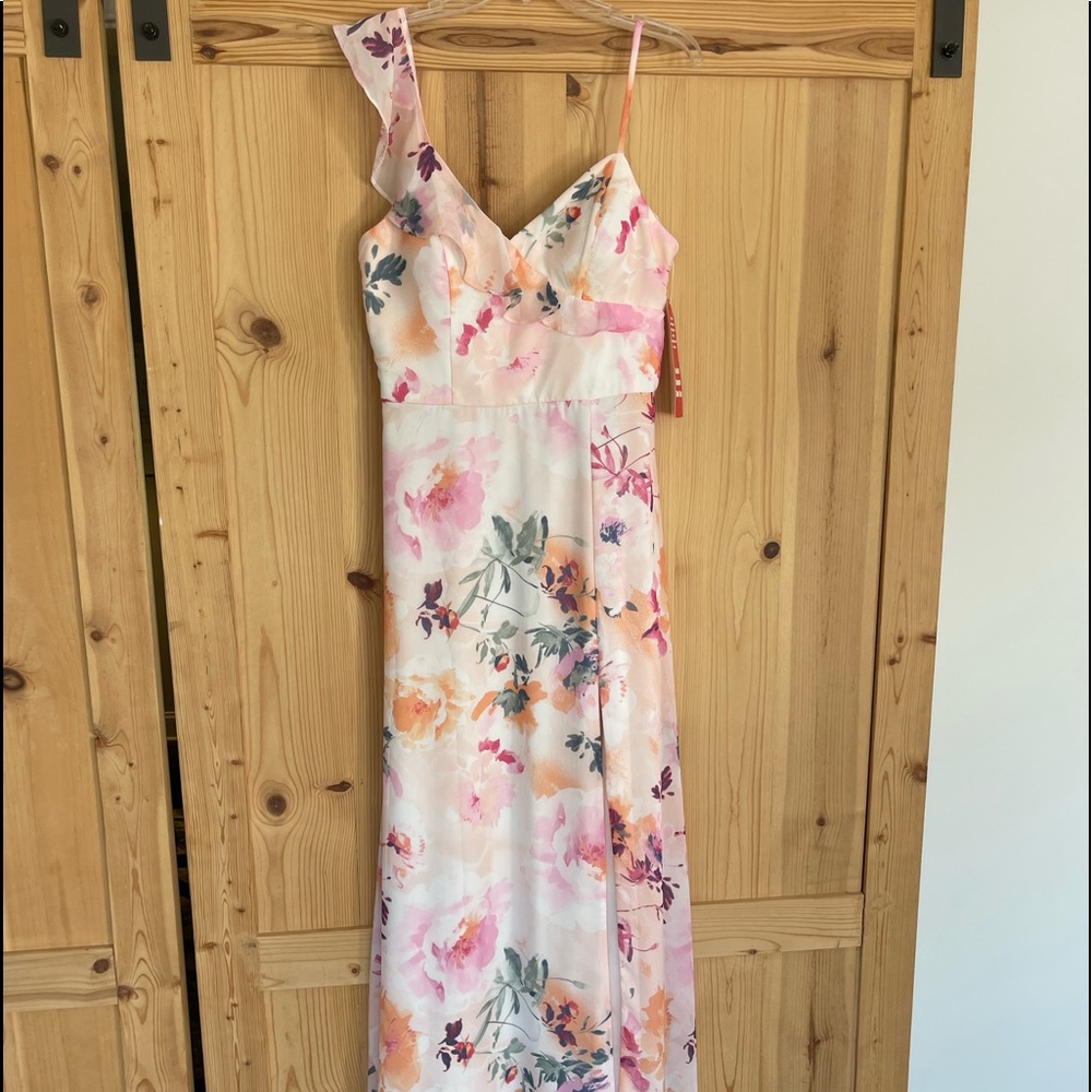 Wedding guest dress , beach pictures, prom dress.  New without tags !